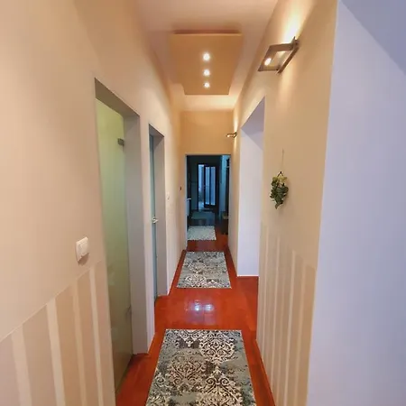Apartment Adel